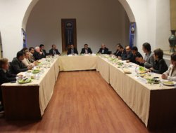 İş Konseyi, Başbakan ziyareti öncesi olağanüstü toplandı