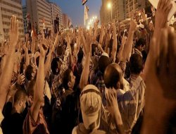 Mısır`da gece yürüyüşü