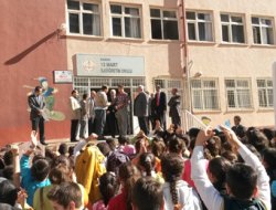 Öğretmeni darp eden öğrenci velisi özür diledi