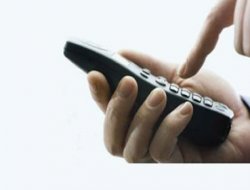 Kendisini savcı olarak tanıtarak dolandırdı