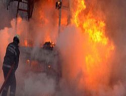 PKK'li eylemciler park halindeki aracı yaktı