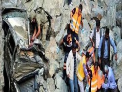 Belediyeye Ait Araç PKK`lilere Yemek Götürürken Kaza Yaptı İddiası!