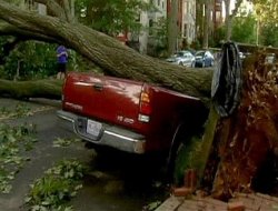 ABD`de Şiddetli Yağış Hortum ve Fırtına