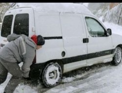 Fransa'da kar 3 can aldı