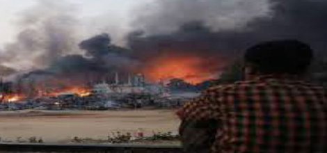 Şehirde ayakta kalan son camiyi de yaktılar