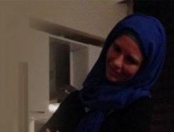Tesettüre giren Çetinkaya: Suudi Arabistan'a git diyorlar