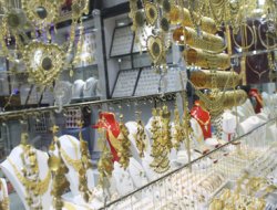 Altın fiyatlarının düşmesi kuyumcuları sevindirdi