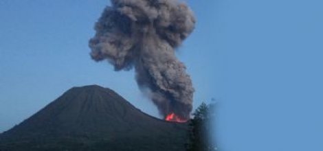 Yanardağ patladı, ülkede alarm verildi