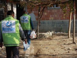 Mustazaflar Cemiyeti Tarsus Şubesi'nden 76 aileye yardım