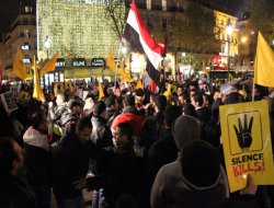 Mısır cuntası Paris'te protesto edildi.