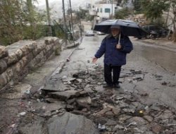 Filistin'de yollar çöküyor