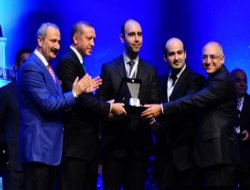 Başbakan, otomotivde maliyet azaltacak projeyi ödüllendirdi