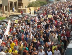 Darbe karşıtı göstericiler meydanlara akın etti