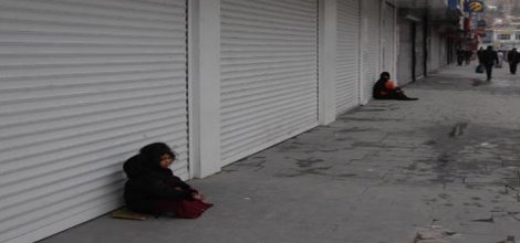 Hakkari ve Yüksekova'da kepenkler yine kapalı