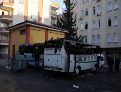 Yanan araçlar kullanılamaz hale geldi