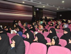 "Ailede İslami hassasiyetleri gelişmesini sağlayan kadındır"