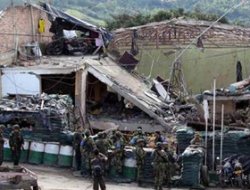 Kolombiya'da Polis Karakoluna Saldırı