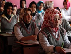 Avcı: Başörtüsünü 5. sınıf itibarıyla öğrenciler takabilir