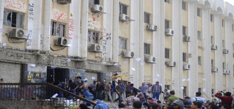 Ezher yurtlarına baskın: Çok sayıda öğrenci gözaltında