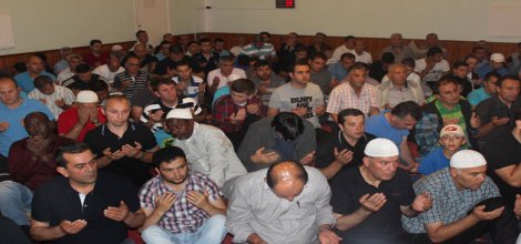 İki saatte üç vaktin namazını kılıyorlar