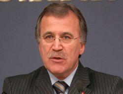 Şahin: Hakan Şükür emirle ayrıldım dedi