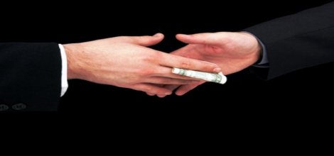 'Bir bakanın 1,5 milyon dolar rüşvet alırken görüntüsü var' iddiası