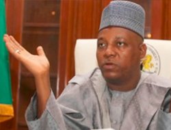 Nijerya'da Hükümet Partisi'nden 37 Milletvekili İstifa Etti