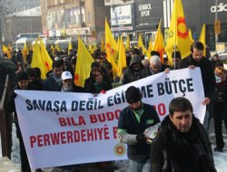 Diyarbakır'da KESK üyeleri iş bıraktı