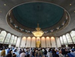 Siyahi İngiliz gençler İslam'ı tercih ediyor