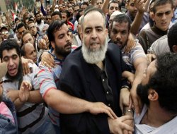 Mısır'da Selefiler darbe anayasasına evet diyecek