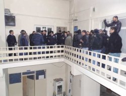 Diyarbakırlılar DEDAŞ'ı bastı