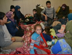 Savaştan kaçan Suriyeli aileler camiye sığındılar