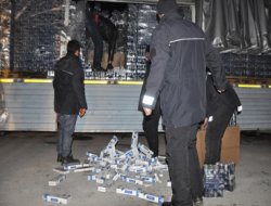 Enerji içeceği yüklü TIR'da kaçak sigara çıktı