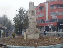 BDP'li Belediyenin heykel sevdası!