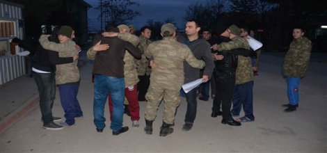 Askerliğin kısalmasından faydalanan binlerce yükümlü bugün terhis oluyor