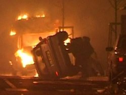 Fransa'da yılbaşında bin 67 araç ateşe verildi