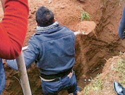 Kazıdan Battaniyeye Sarılmış İnsan Kemikleri Çıktı