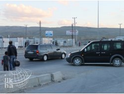 Korkarak Karşıdan Karşıya Geçiyorlar