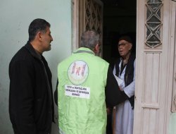 Rahmet Gıda Bankası 220 aileye yardım etti