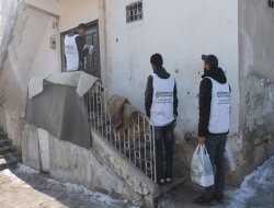 Rahmet Eli Gıda Bankasından 300 aileye yardım