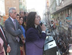 "Namazda gözü olmayanın, kulağı ezanda olmaz"