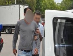 Polisin silahını gasp ettiler