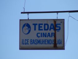 Dedaş ekipleri Çınar’da faturalarını ödemeyen aboneleri uyardı