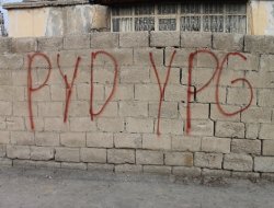 Saldırı öncesi, mahalleliyi korkutup duvarlara yazı yazdılar