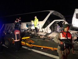 Ankara'da Yolcu Otobüsü TIR'la Çarpıştı!