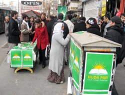 Sokakta Stand Açan HÜDA PAR: Genelevler Kapatılsın...