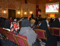 'İffetli Yaşamak Müslüman Kadının Vazgeçilmezidir'