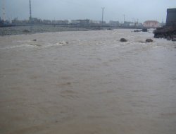 İdil'deki Sağanak Yağmur Çevreyi Göle Çevirdi