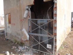 Duvarı Yıkılan Trafo Tehlike Saçıyor