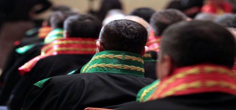 Siirt'te 10 hakim ve savcı gözaltına alındı